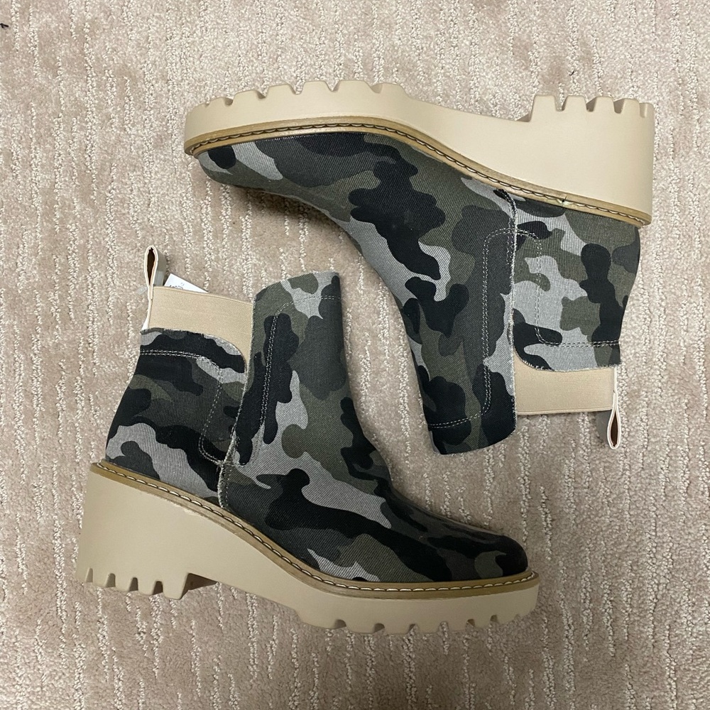 Nicole Miller Women’s Army Camo Print Boots Size 9 NWT
